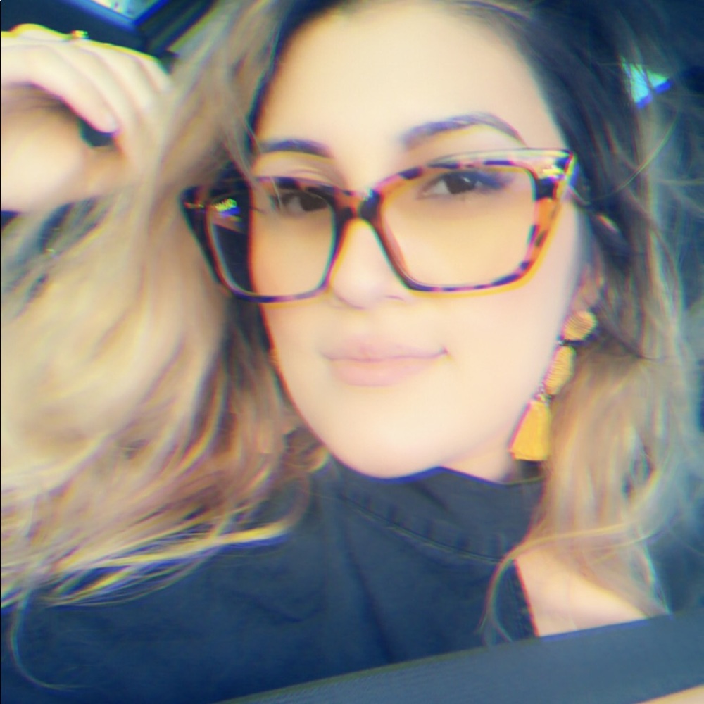 Meet your Posher, Estefany